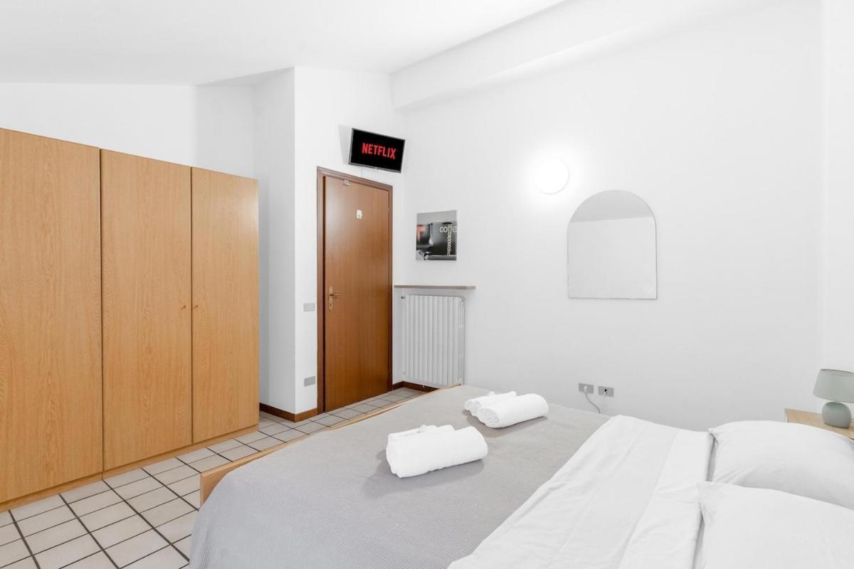Apartment Downtown Peschiera, Easy With Wi-fi And Parking