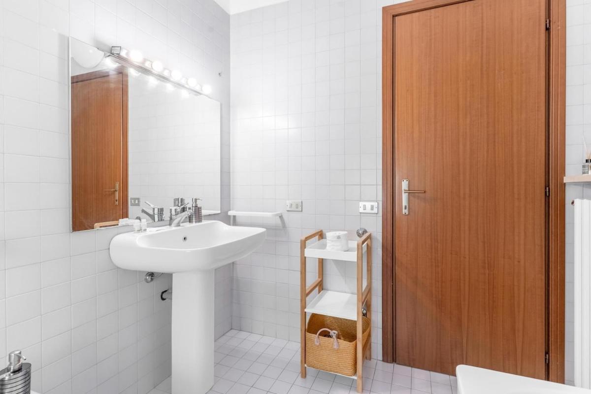 Downtown Peschiera, Easy With Wi-fi And Parking Apartment *