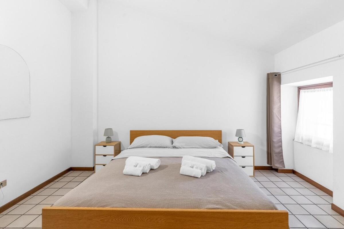 Downtown Peschiera, Easy With Wi-fi And Parking *