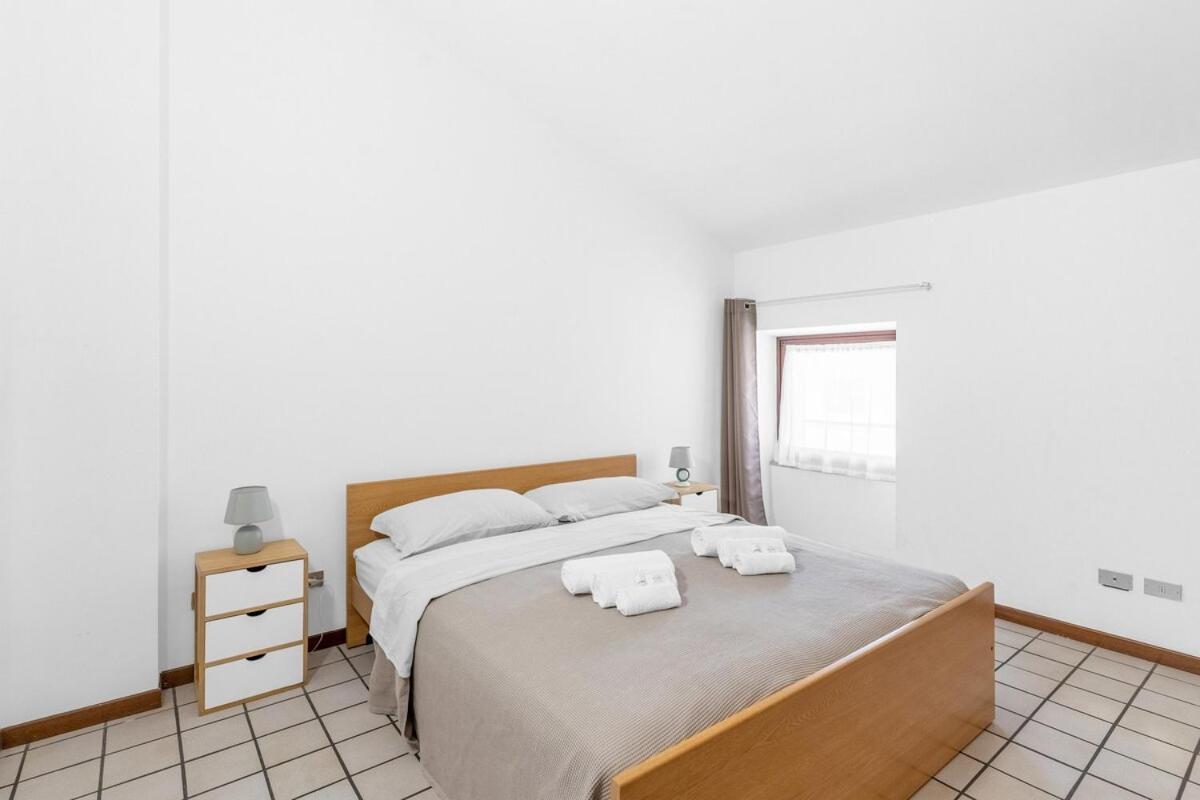 Appartement Downtown Peschiera, Easy With Wi-fi And Parking *